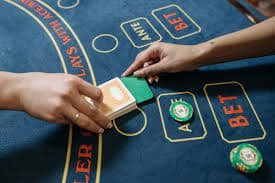 Perbandingan fitur aplikasi VIIP55 vs browser — tampilan live casino dan slot di aplikasi mobile terpercaya Indonesia